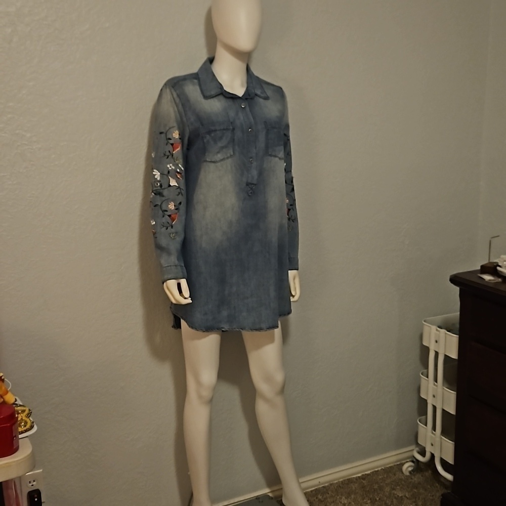 EN CREME Cowboy Core Chambray Denim Floral Embroidered Micro Mini Dress - Picture 2 of 9